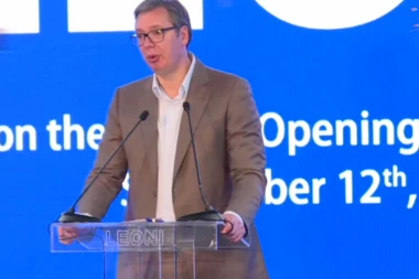 PREDSEDNIK VUČIĆ OBILAZI FABRIKU LEONI: Od livade do najveće fabrike u zemlji (VIDEO)