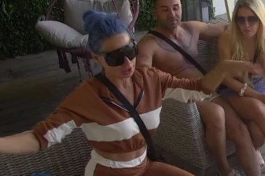 OLJA VAMPIRICA ŠOKIRALA PRIZNANJEM O ROBOVIMA: Traže mi da ih vodim na lancu, tučem i naređujem! (VIDEO)