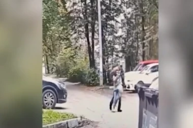 MANIJAK POKUŠAO DA OTME DEVOJČICU: Kamere zabeležile jezivu scenu, komšinica vriskom spasla dete (VIDEO)