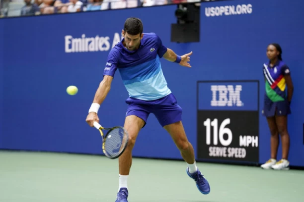 ĐOKOVIĆ STAO NA KORAK OD ISTORIJE: Medvedev "izbombardovao" umornog Novaka za prvu Grend slem titulu!