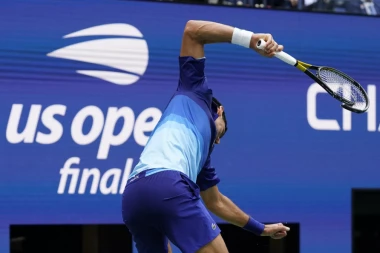 UŽAS ZA NOVAKA: Ne samo da je izgubio titulu, NEGO JE I KAŽNJEN! (VIDEO)