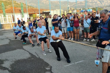 SPEKTAKULARNO TAKMIČENJE NA CRNOGORSKOM PRIMORJU: Red sporta, pa red druženja na Radničkim igrama 2021