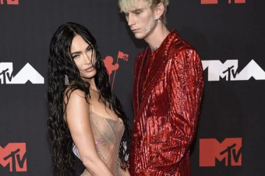 SKANDALOZNA TRANSFORMACIJA POZNATOG MUZIČARA: Ovo još niko do sad nije uradio kako bi devojci DOKAZAO LJUBAV! (FOTO)