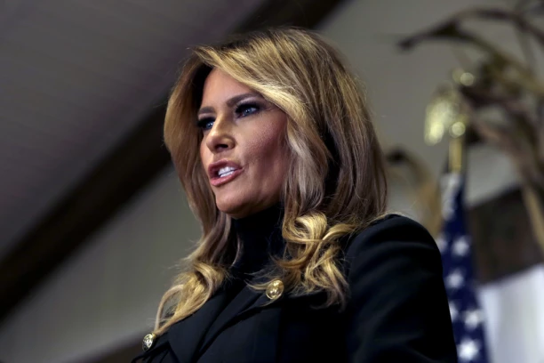 "ZAR VIŠE NE MOŽEMO DA CENIMO LEPOTU LJUDSKOG TELA?" Oglasila se Melanija Tramp o golišavim fotkama i objasnila zašto stoji iza svog rada (VIDEO)