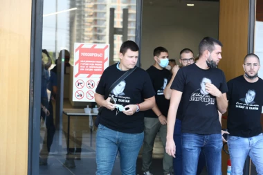 PORODICA I PRIJATELJI U NEVERICI POSLE PRESUDE UBICI S TVITERA! Otac jedva smogao snage da govori, poruka drugova kida dušu!