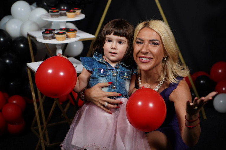 Jovana Jeremić sa ćerkom Leom 