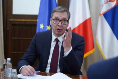 MINISTAR IZ SNS-A DAO VUČIĆEV ZDRAVSTVENI KARTON AMBASADORU! ČITAJTE U SRPSKOM TELEGRAFU!