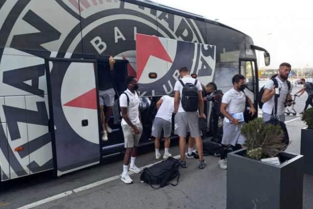 EKIPA PARTIZANA ODLETELA ZA KIPAR: Stanojević OPREZAN - Znamo kako su srpski klubovi tamo prolazili!