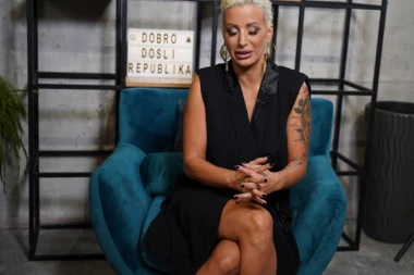 SKANDAL! Učesnica rijalitija FIZIČKI NASRNULA na Dušicu Jakovljević!