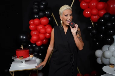 OTKRIVENO ZAŠTO JE DUŠICA JAKOVLJEVIĆ RASKINULA SA ČAVOM! Ovi DETALJI su sve zanimali, voditeljka više nije mogla da ĆUTI!