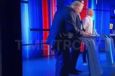 NEVIĐENI PEH RUSKOG POLITIČARA: U naletu strasti ostao bez pantalona u programu UŽIVO (VIDEO)