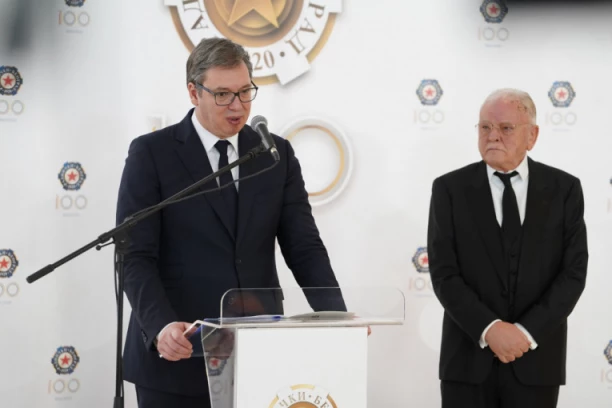 PREDSEDNIK VUČIĆ SE OPROSTIO OD DUDE IVKOVIĆA: Srbija tuguje, generacije ga pamte!