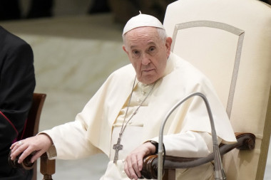 ZLE SLUTNJE U VATIKANU: Papa Franja bi mogao da podnese ostavku!