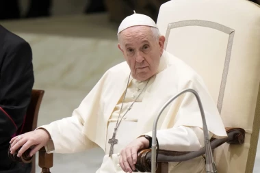 Papa Franja uputio telegram saučešća za žrtve masakra u Srbiji