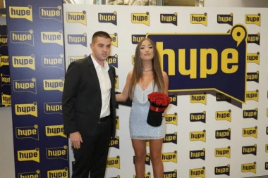 SNAJKA IVICE DAČIĆA PROMOVIŠE NOVU PESMU: Milica Jokić predstavlja novi hit, a tu je i LUKA DAČIĆ! (FOTO)