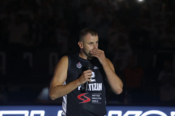 VELIČKOVIĆ JOŠ JEDNOM ODUŠEVIO GROBARE: Novica je ovim potezom pokazao koliko srce ima!