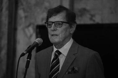 SIN MINJE SUBOTE OBJAVIO POTRESNU ČITULJU OCU: Otkriveni detalji sahrane VELIKANA NAŠEG DETINJSTVA U ALEJI ZASLUŽNIH GRAĐANA! (FOTO)