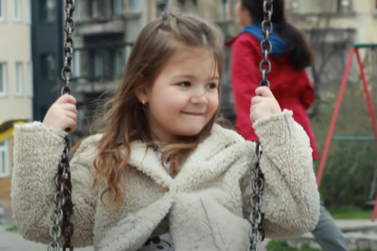 Stela Bainović uživa u dečijim radostima