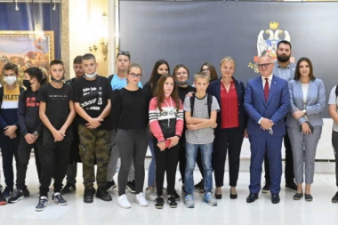 Vesić: Beogradske građevinske kompanije obnoviće 34 kuće na teritoriji Gline