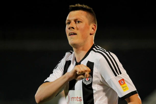 VELIKI SKANDAL DŽIGIJA NINKOVIĆA! "Luda glava" srpskog fudbala ŽESTOKO PSOVALA navijača bivšeg kluba! (FOTO)