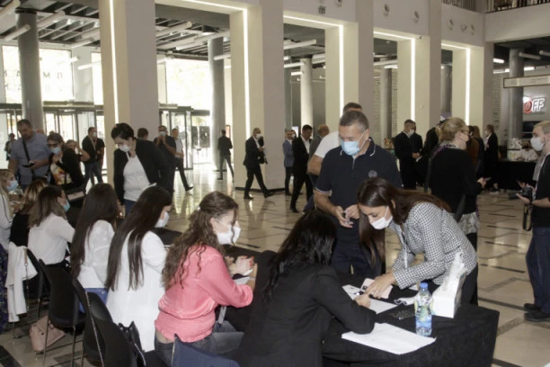 SEDNICA GLAVNOG ODBORA SRPSKE NAPREDNE STRANKE U TOKU (FOTO)