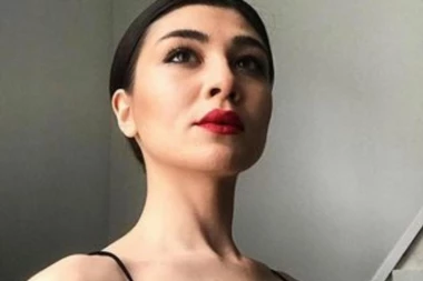 ZAINTRIGIRALA JE JAVNOST U SERIJI "PEVAČICA": Mlada glumica je svima ostala urezana u sećanju kada je rasplakala ČITAVU SRBIJU, EVO KO JE ONA! (FOTO)