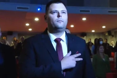 DPS-OVCIMA BODU OČI KOVAČEVIĆEVA TRI PRSTA: Predsednik opštine Nikšić izazvao buru među Milovim poslušnicima
