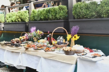RESTORAN "ZLATNI BOKAL" NA FESTIVALU SRPSKE TRPEZE U SKADARLIJI