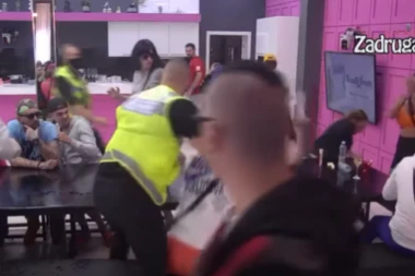 KRŠ I LOM U ZADRUZI! Maloletna Milica ŠKOČILA na Deniz, Mensur jedva USPEO DA ZADRŽI DEVOJKU!