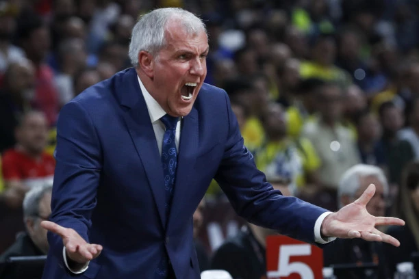 OBRADOVIĆ ZARATIO SA VELIKANOM: Ispred nosa mu OTIMAJU NBA pojačanje!