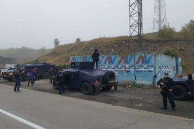 OSMI DAN PROTESTA NA KiM: Na prelazu Jarinje i Brnjak za sada mirno, oseća se napetost u vazduhu