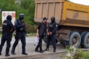 KOSOVSKA POLICIJA ISTERALA BAGERE NA SEVER KOSOVA: Uništeni alternativni pravci kod Banje, Jarinja i Brnjaka