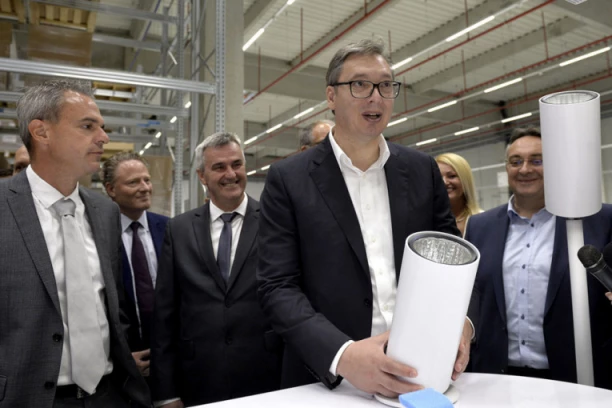 VUČIĆ OTVORIO REGENT FABRIKU U SVILAJNCU :Veoma sam srećan što sam danas mogao da vidim mnogo mladih ljudi (VIDEO)