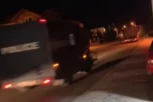 KONVOJ OKLOPNIH VOZILA VEČERAS KRENUO NA SRBE: Novi snimak akcije ROSU (VIDEO)