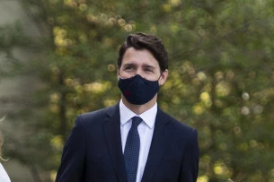 ŠTA SE KUVA U KANADI? Premijer Trudo odveden na tajnu lokaciju dok 50.000 kamiondžija protestvuje! (VIDEO)