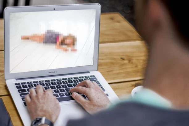 SNIMAO MALOLETNICE, PA DELIO SLIKE PREKO DRUŠTVENIH MREŽA: Uhapšen mladić (21) iz Sjenice u okviru akcije "Armagedon" - iskoristio dete za pornografiju!