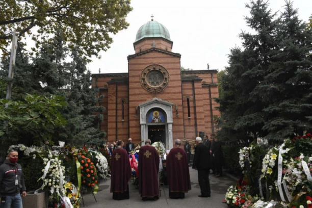 LEGENDE ISPRAĆAJU LEGENDU: Krem evropske i svetske košarke na sahrani Dude Ivkovića (FOTO, VIDEO)