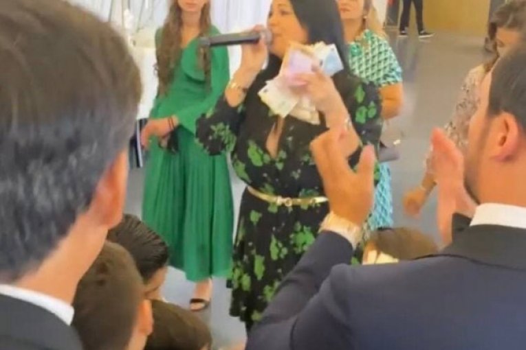 Jana Todorović na nastupu u Francuskoj