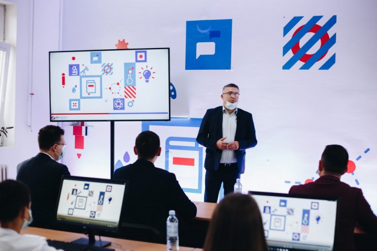 Direktor škole Dejan Životić