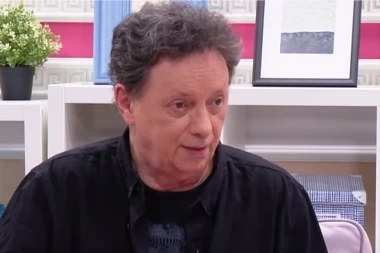 OD POGLEDA U NOVČANIK SUZE SAME KRENU! Naš glumac je tekstove hitova poklanjao svima, A SAD LJUBI POŠTARA KAD MU DONESE PENZIJU!