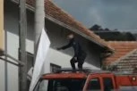 ROSU SKINULA TRANSPARENT ZSO! Nastavlja se tortura nad Srbima na Kosovu! (VIDEO)