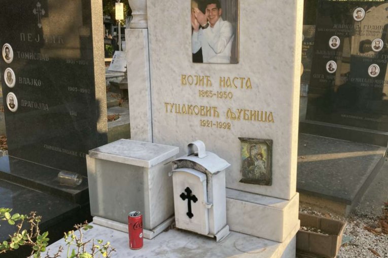 Njena poslednja želja bila je da bude sahranjena pored svog sina Miloša