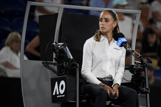 PRELEPA SRPKINJA REKLA "DA": Teniser je zaludeo skroz!