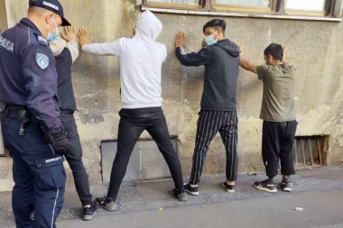 AKCIJA POLICIJE U BEOGRADU: Pronađena 82 ilegalna migranta, prebačeni u prihvatni centar (FOTO)