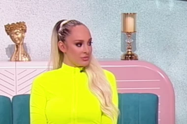 LUNA UHVAĆENA SA BEBOM U KAFIĆU! Đoganijeva ne skida osmeh s lica, a nećete verovati ko im pravi društvo! (FOTO)