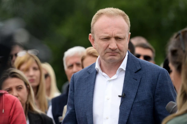 OVO BI I MIKI ALEKSIĆ REŠIO! Đilasov mašinski mozak opet omanuo: 47+3 nije 50!