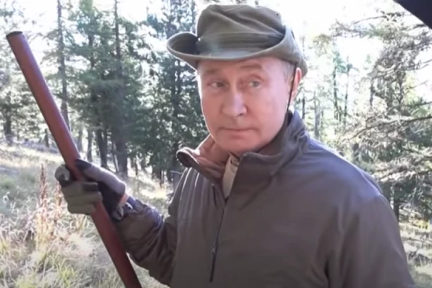 PUTIN ATRAKCIJA I ZA TURISTE: Posetici mogu da idu stazama ruskog predsednika sa mapom mesta gde se on opušta