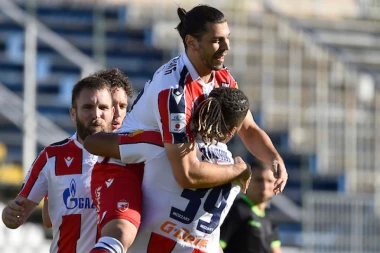 KAO DETE NEKO: Dragović je ovim postupkom ponovo oduševio Delije!