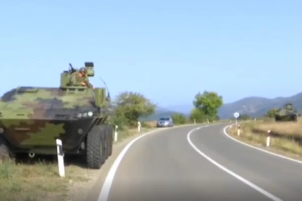 VOJSKA SRBIJE NA DVA KILOMETRA OD JARINJA: Oklopna vozila Lazar i Miloš u pripravnosti (FOTO)
