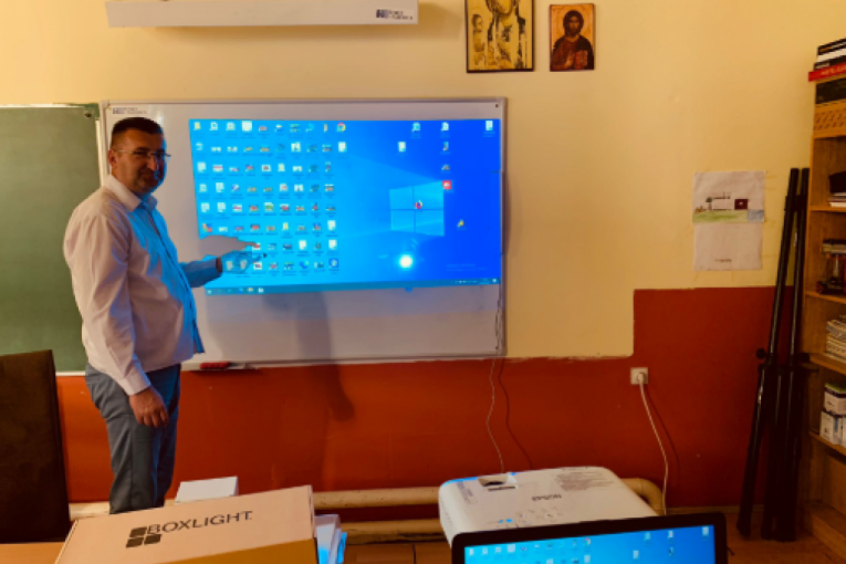 Pametna tabla za OŠ Ivo Andrić